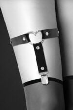 Гартер на ногу Bijoux Pour Toi - WITH HEART Black, сексуальна підв'язка із серцем, екошкіра (SO2222)