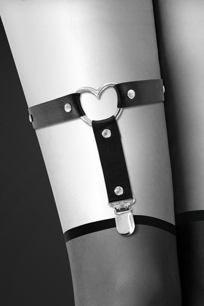 so2222-51303776420328 Гартер на ногу Bijoux Pour Toi - WITH HEART Black, сексуальна підв'язка із серцем, екошкіра (SO2222) - Зображення 1