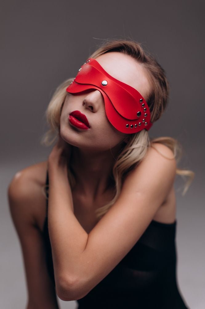 maska-candy-hero-md2-krasnaia-ekokozha-50080176486805.jpg Маска Candy Hero МD2 червона екошкіра - Зображення 1